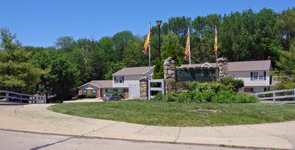 Country Place in Hebron, KY - Foto de edificio - Building Photo