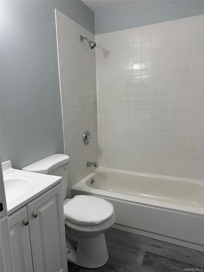 property at 5 Whitney Ln