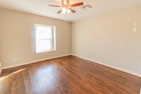 304 Truman St,, Unit Apt B photo'