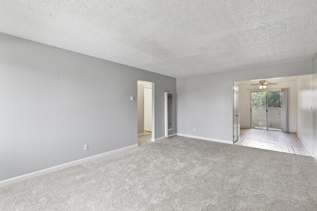 Parkview Village in Antioch, CA - Building Photo - Interior Photo