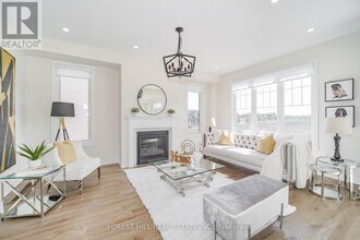 29 Kingsbury Trl in Barrie, ON - Building Photo - Building Photo