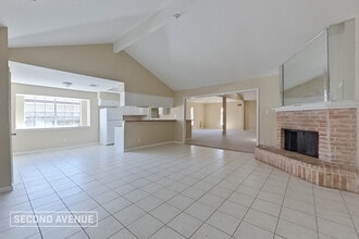12006 Pompton Dr in Houston, TX - Foto de edificio - Building Photo