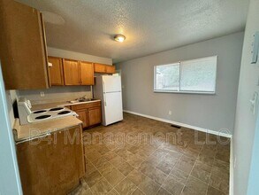 8035 Devonshire Dr in Jonesboro, GA - Building Photo - Building Photo