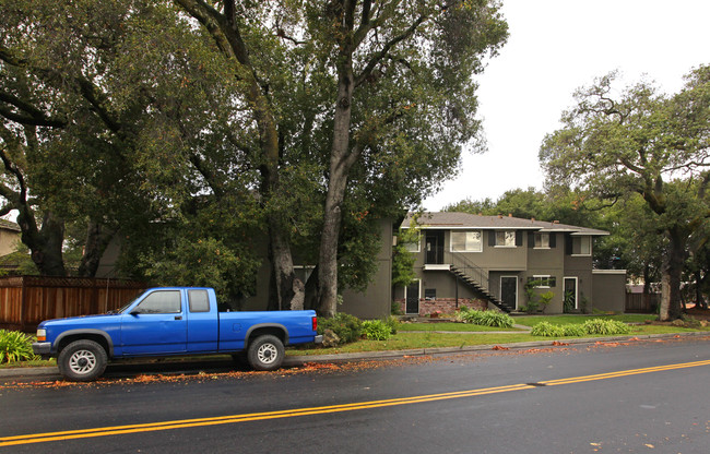 135 Carlton Ave in Los Gatos, CA - Building Photo - Building Photo