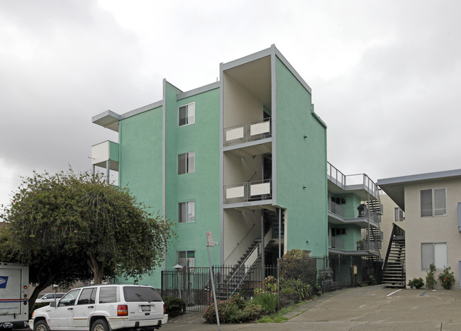 Barbara Terrance in Oakland, CA - Building Photo - Building Photo