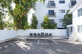 828 SW 2nd St in Miami, FL - Building Photo - Building Photo