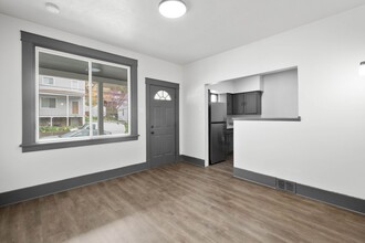 1307 Woodward Ave in Mckees Rocks, PA - Foto de edificio - Building Photo
