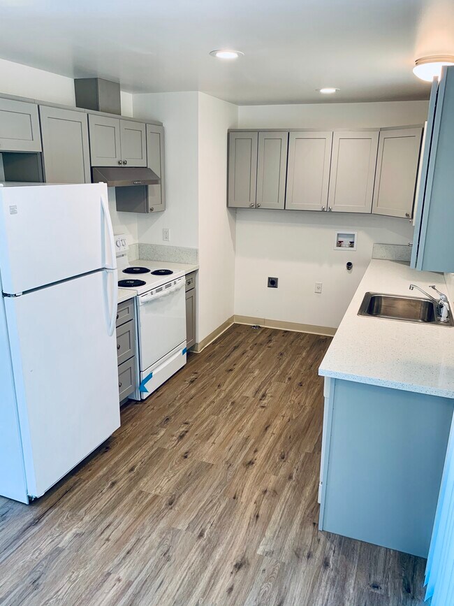 15631 e burnside st, Unit B in Portland, OR - Foto de edificio - Building Photo