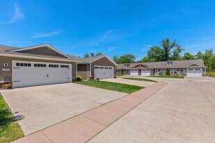 Redwood Grove City in Grove City, OH - Building Photo
