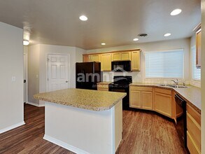 220 Archer Rd in Middleton, ID - Building Photo - Building Photo