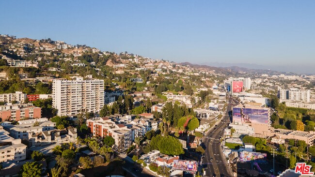 8787 Shoreham Dr in West Hollywood, CA - Foto de edificio - Building Photo