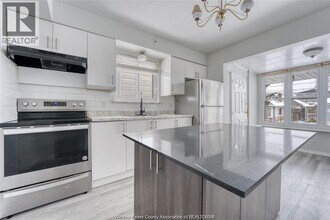1062 Howard Ave in Windsor, ON - Foto de edificio - Building Photo