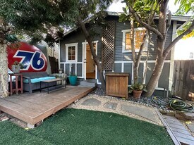 641 Copeland Ct, Unit B in Santa Monica, CA - Building Photo