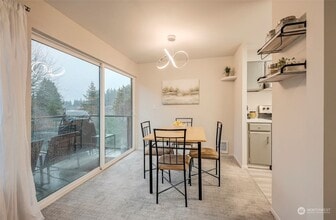 19414 Aurora Ave N in Shoreline, WA - Building Photo - Building Photo