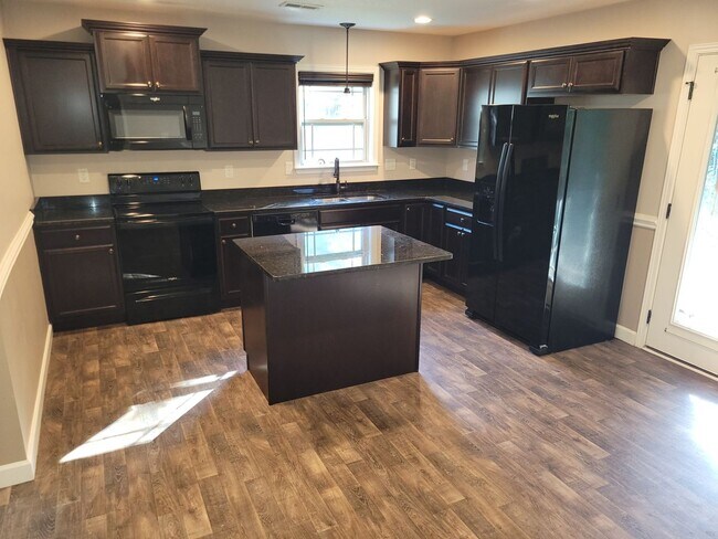 108 Highland Spgs Lp in Inman, SC - Building Photo - Building Photo