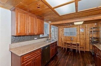 32970 Lone Pine Dr in Running Springs, CA - Foto de edificio - Building Photo