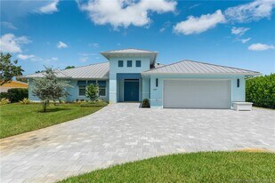 1879 NW River Trail in Stuart, FL - Building Photo