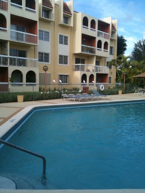 7920 Camino Real, Unit E305 in Miami, FL - Building Photo