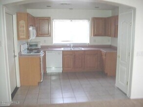 8005 W Lumbee St in Phoenix, AZ - Building Photo - Building Photo