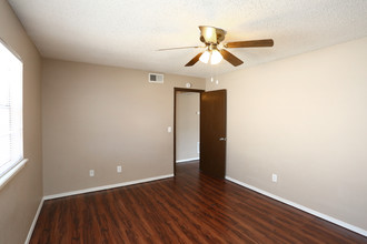 Aspen Walk Apartments in Oklahoma City, OK - Building Photo - Interior Photo