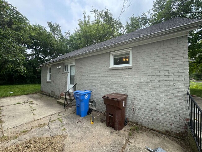 3251 Spruce St in Inkster, MI - Building Photo - Building Photo