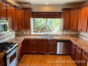 9994 SE Old Town Ct in Happy Valley, OR - Building Photo - Building Photo