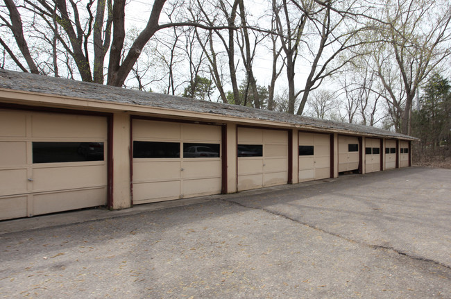 6739 Golden Valley Rd in Golden Valley, MN - Building Photo - Building Photo