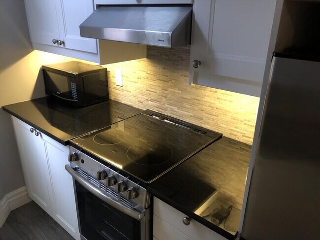 5998-6000 Du Parc Av in Montréal, QC - Building Photo - Interior Photo