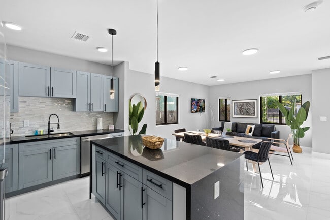 1786 NW 31st St in Miami, FL - Building Photo - Building Photo