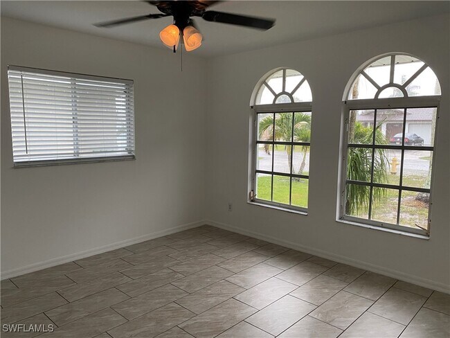 761 93rd Ave N in Naples, FL - Building Photo - Building Photo