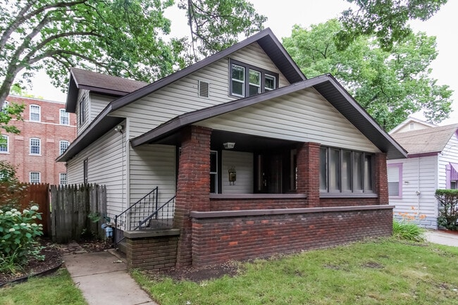 1022 Calvin Ave SE in Grand Rapids, MI - Building Photo - Building Photo