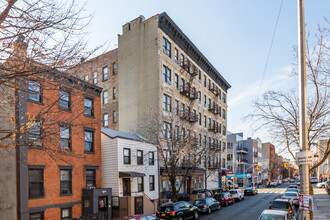 442 Lorimer St in Brooklyn, NY - Foto de edificio - Building Photo