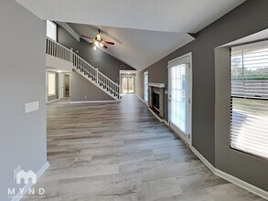 552 George Taylor St in Orange Park, FL - Foto de edificio - Building Photo