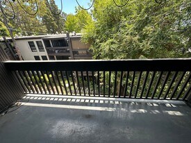 7742 Redlands St in Los Angeles, CA - Building Photo
