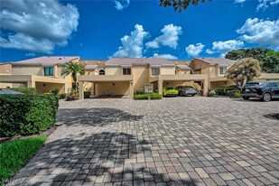 649 Beachwalk Cir in Naples, FL - Foto de edificio - Building Photo