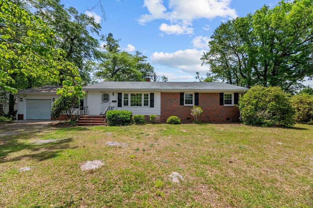 607 Pinetree Dr in New Bern, NC - Building Photo