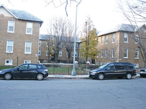 410 Cedar St NW in Washington, DC - Building Photo - Building Photo