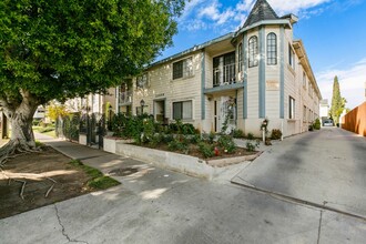 13409-13411 Victory Blvd in Van Nuys, CA - Building Photo - Primary Photo