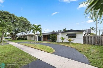 2005 N Park Rd in Hollywood, FL - Foto de edificio - Building Photo