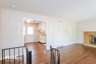 9707 E 79th Terrace in Raytown, MO - Foto de edificio - Building Photo