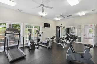 Weston Circle and Wicklow Square Apartments in Fredericksburg, VA - Building Photo - Building Photo