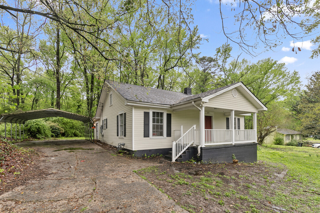 2700 Forestdale Blvd in Adamsville, AL - Building Photo