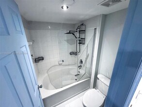 2881 NE 185th St in Aventura, FL - Building Photo - Building Photo