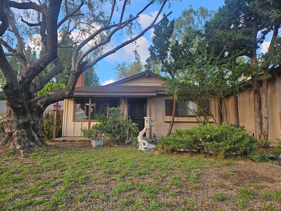 10609 Jimenez St in Los Angeles, CA - Building Photo