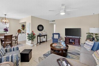 202 Bedford St in Sun City Center, FL - Building Photo - Building Photo