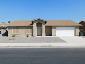 7684 E 40th Pl in Yuma, AZ - Building Photo