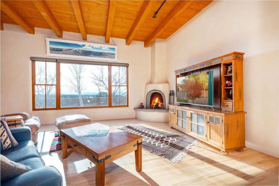 33 Camino San Lucas in Santa Fe, NM - Building Photo