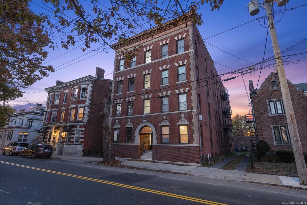 527 Chapel St in New Haven, CT - Building Photo