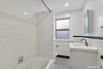 373 Wood Ave in Bridgeport, CT - Building Photo - Building Photo