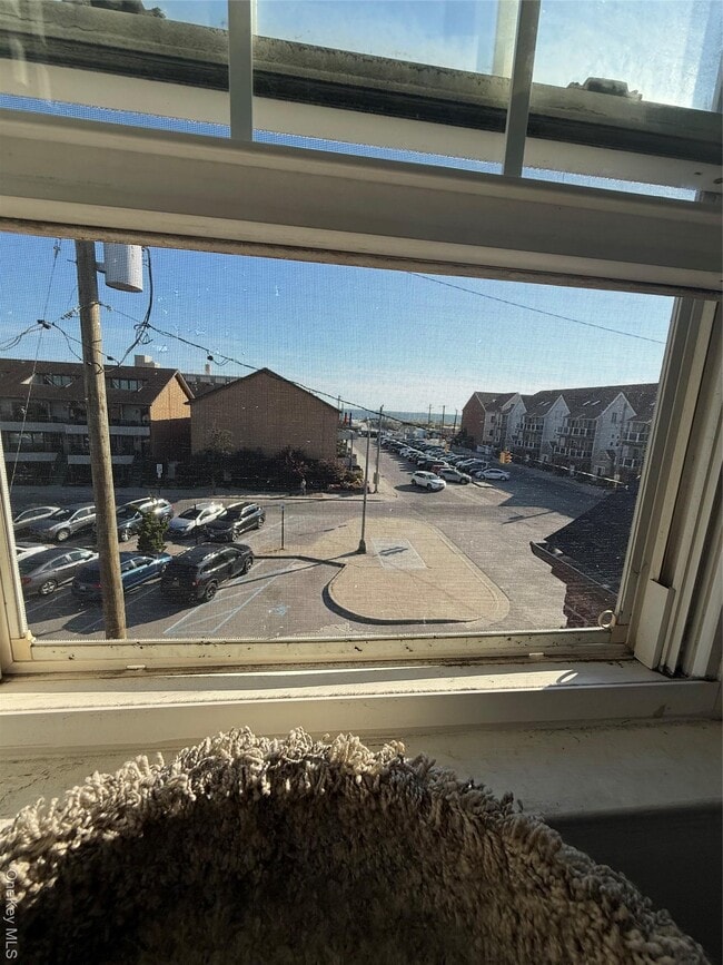 801 E Broadway in Long Beach, NY - Foto de edificio - Building Photo